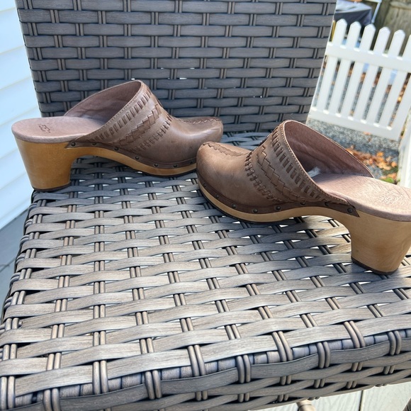 UGG Viveca heeled clog whipstitch leather shearling studded mule/clog Size 10 - Picture 7 of 9